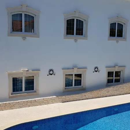 Villa Holiday 7 Villas & Maceira (Leiria)